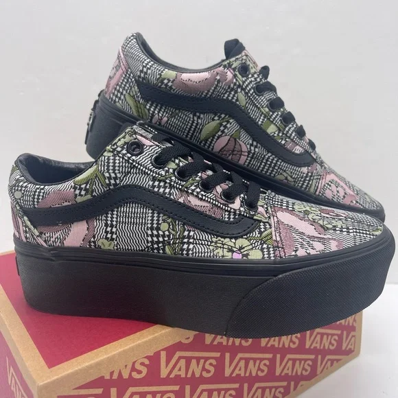 Vans WMNS Old Skool Stackform Platform Sneakers
Tapestry Floral Blck
VN0009PZBM8 - Picture 7 of 16